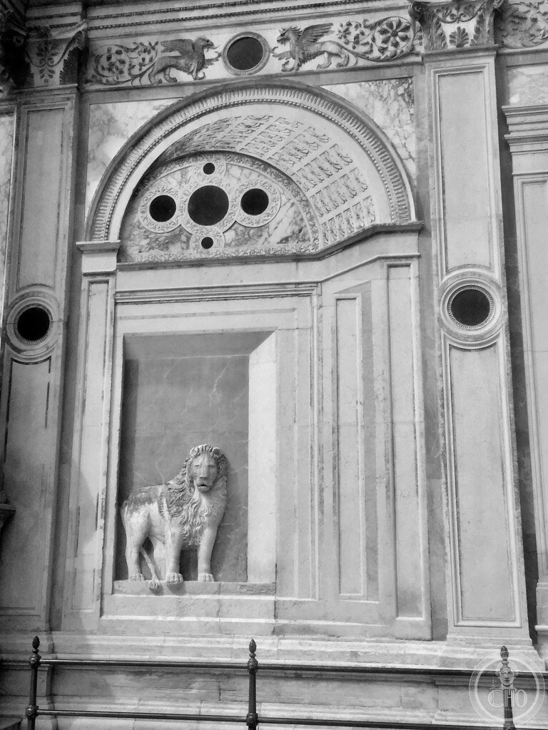 Marble trompe-l'œil perspective relief of the Lion of Saint Mark by Tullio Lombardo on the facade of Scuola Grande di San Marco