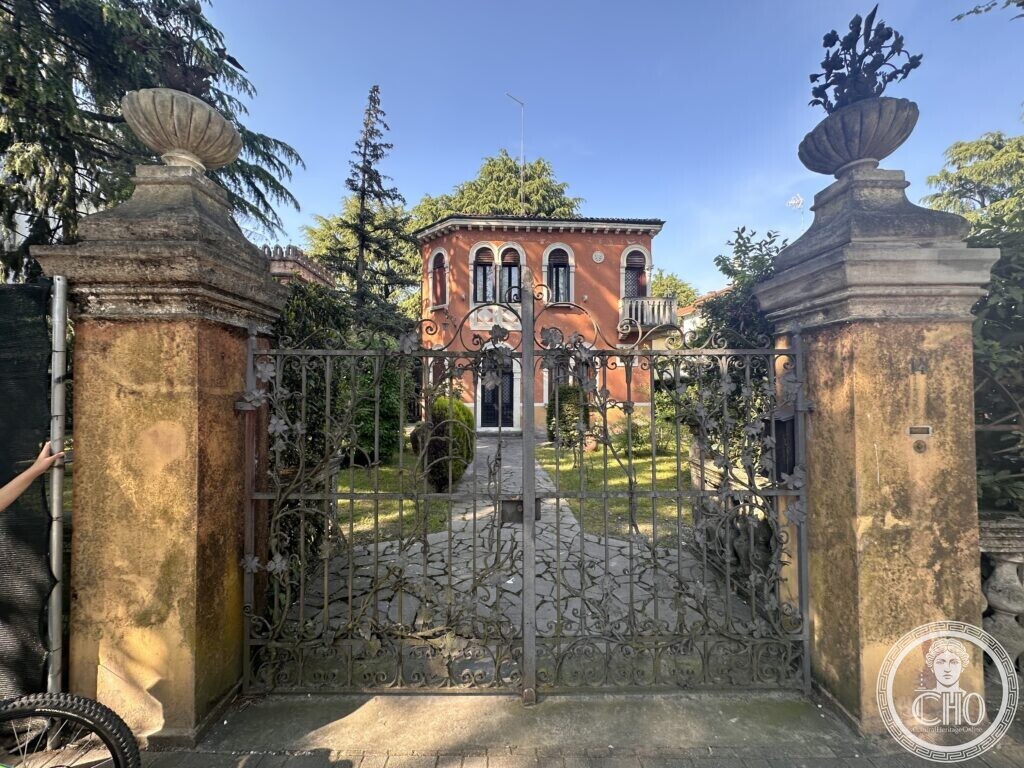 A Neo-Gothic Tower and a Liberty Villa on Via Piave, Olme — an Estate Still Waiting to Be Named