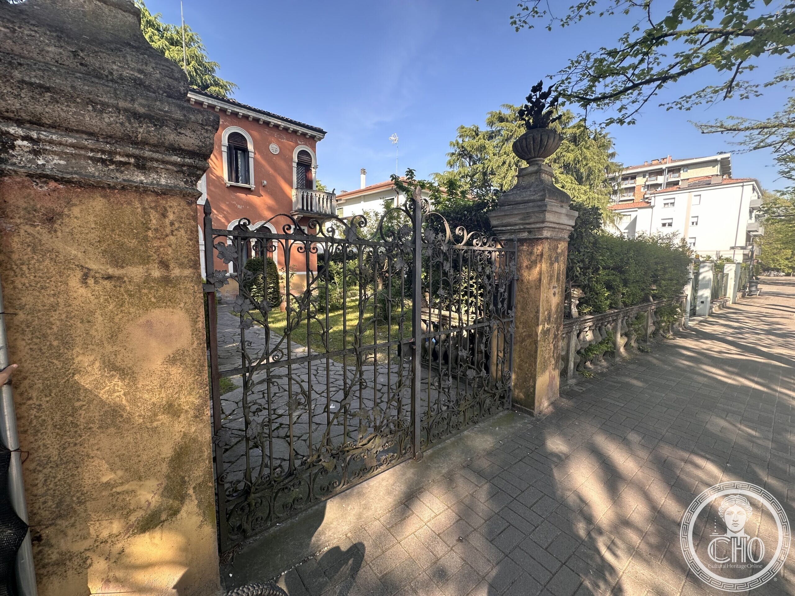 Corner view of the neo-Gothic tower and iron gate, with the villa visible behind, Via Piave, Olme, Mogliano Veneto