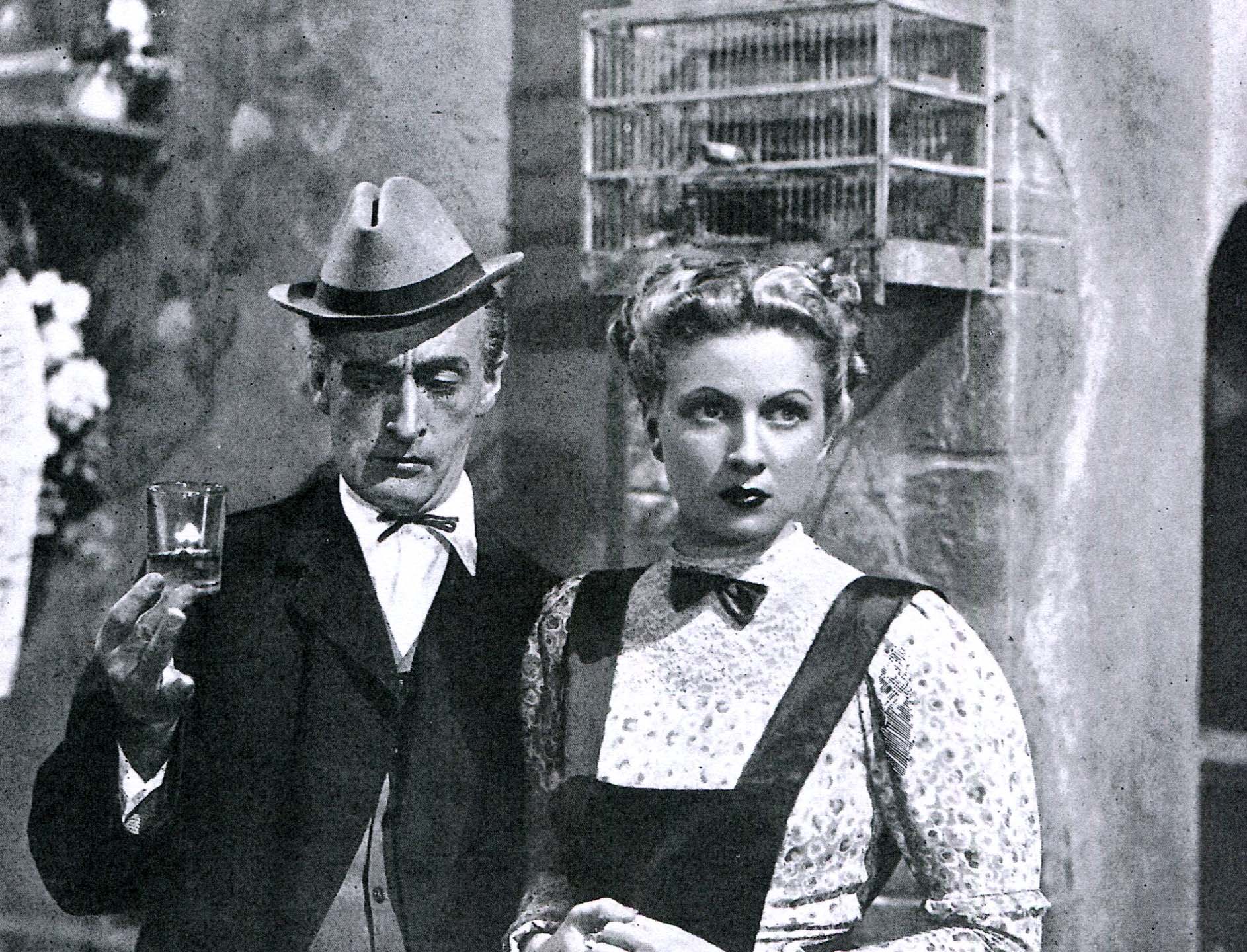 Toto and Silvana Jachino in a scene from San Giovanni decollato, 1940