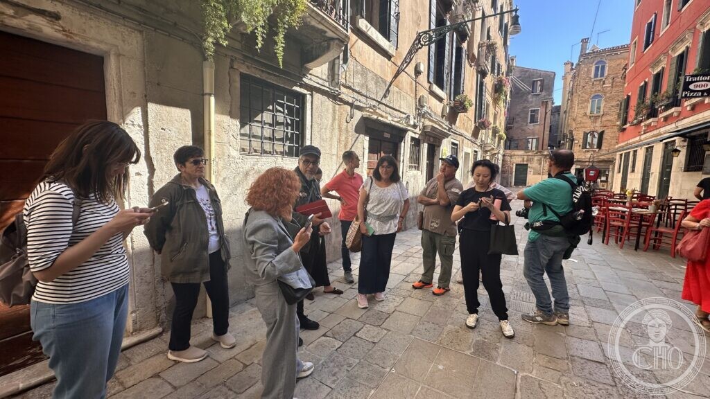 Walkers looking at their phones in a calle near the Rialto