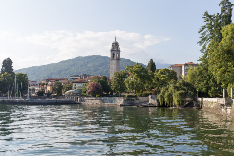 Silk from Hydroelectric Rivers: The Rise and Fall of Rhodiatoce in Pallanza, 1928