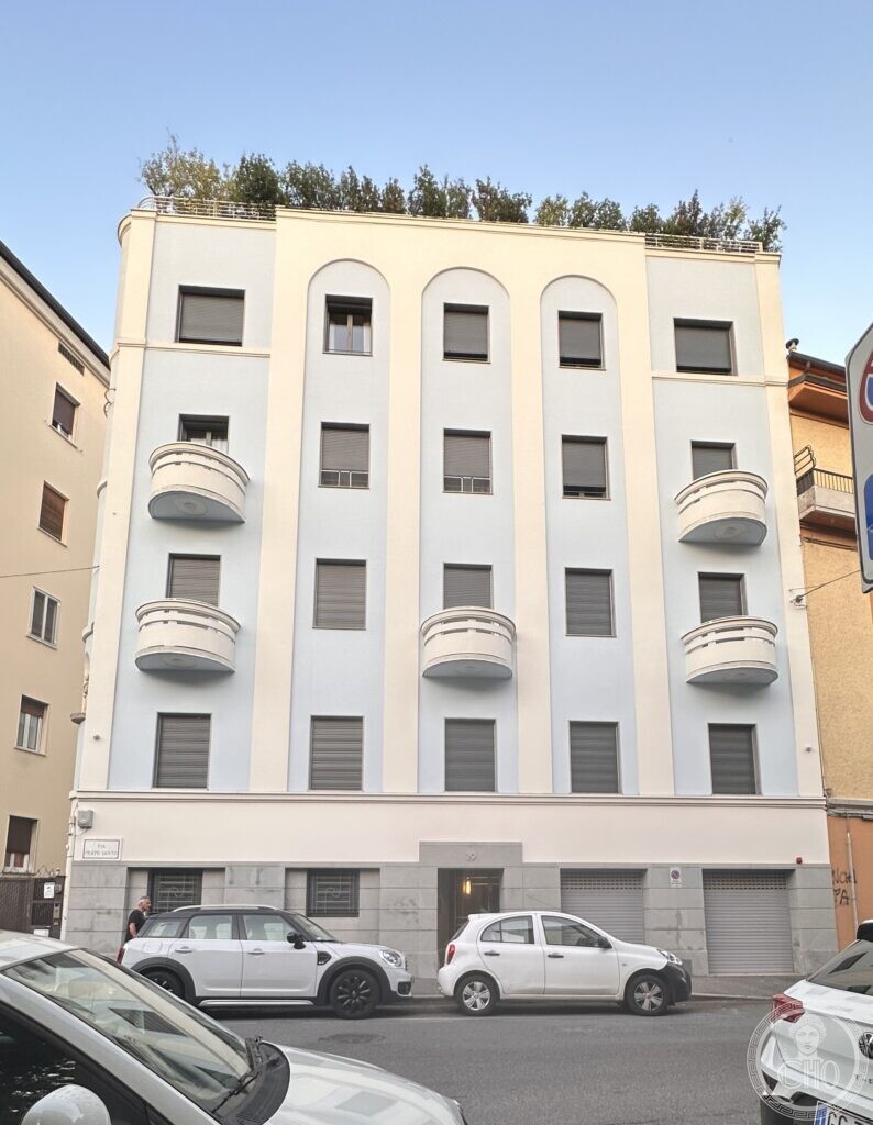 Full front elevation of the building at Via Prato Santo 19, Verona, with its street number visible