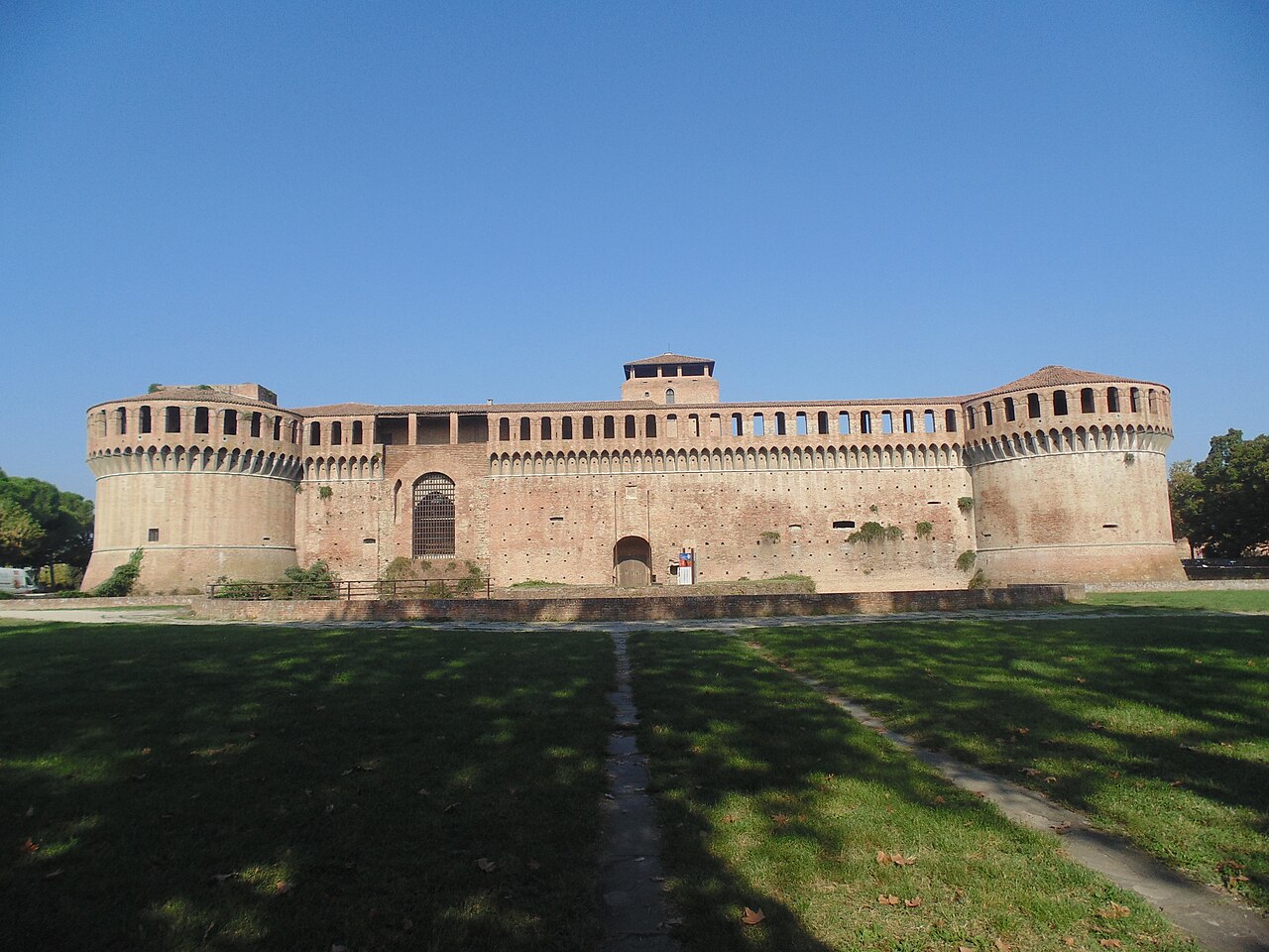Sforzesca fortress — via Wikimedia Commons