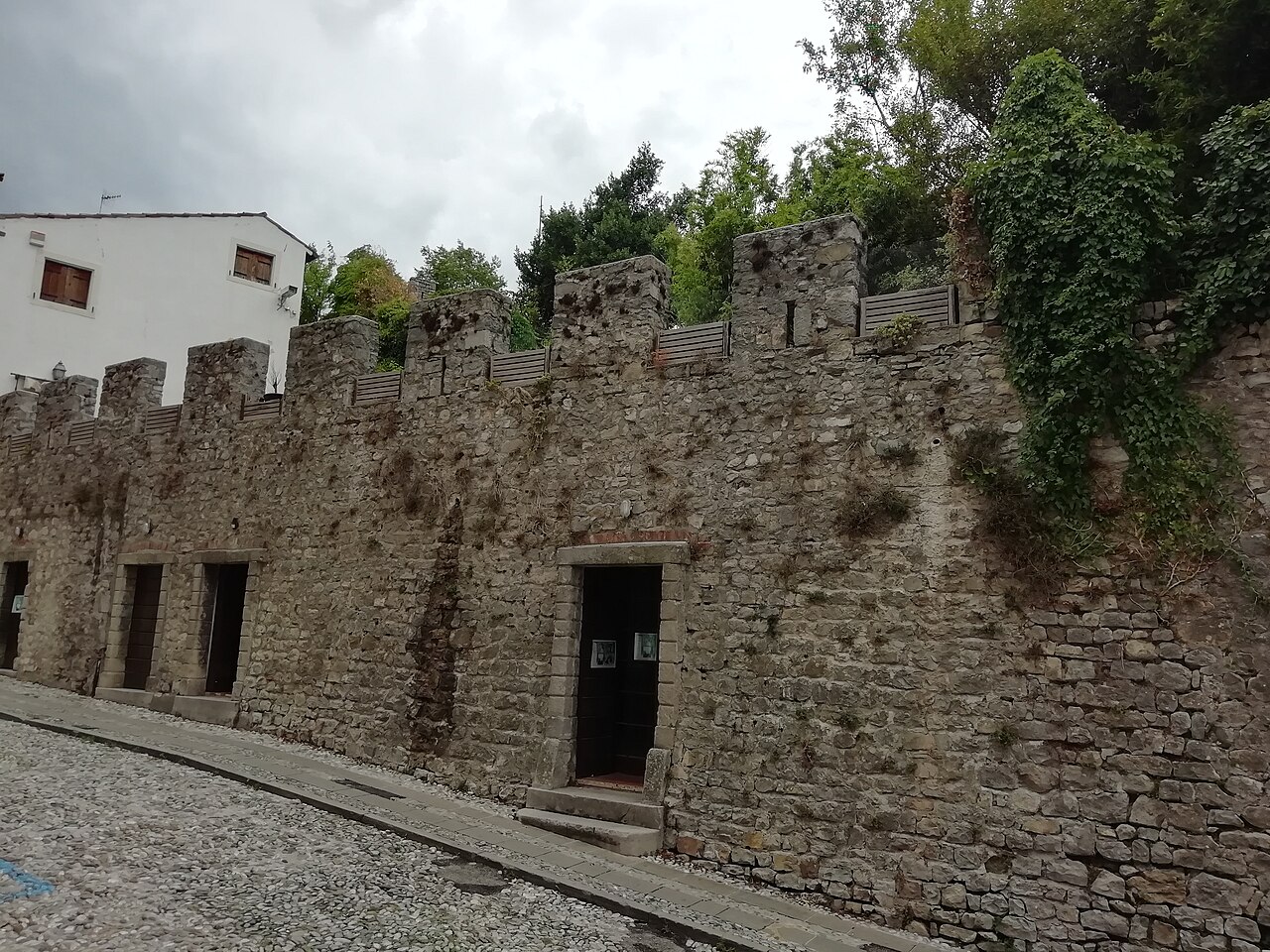 Castrum di Serravalle