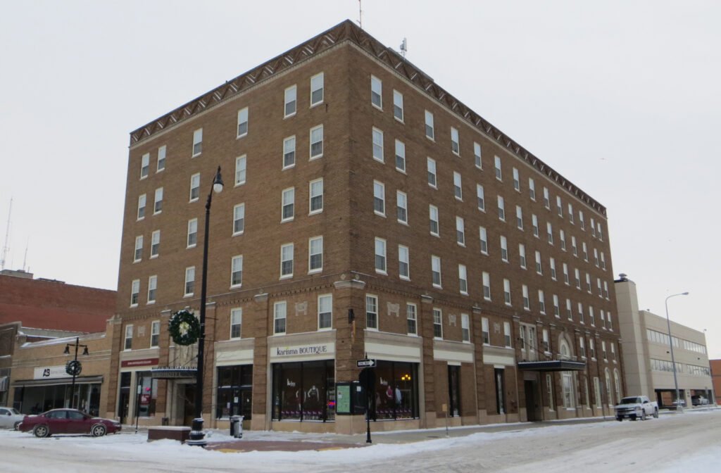 Alonzo Ward Hotel (1928), Aberdeen, South Dakota