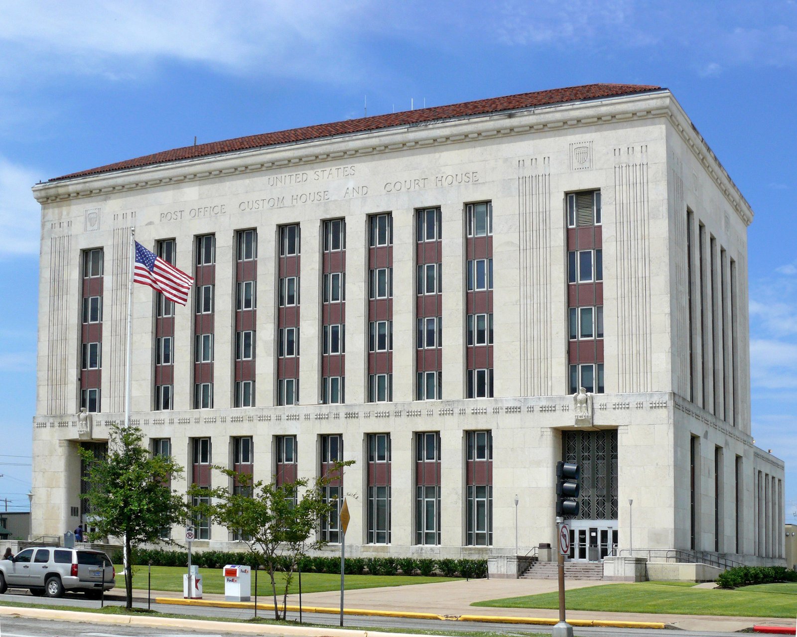 Galveston US Post Office and Courthouse (1937), Art Deco federal building clad in fossiliferous limestone, Galveston, Texas.